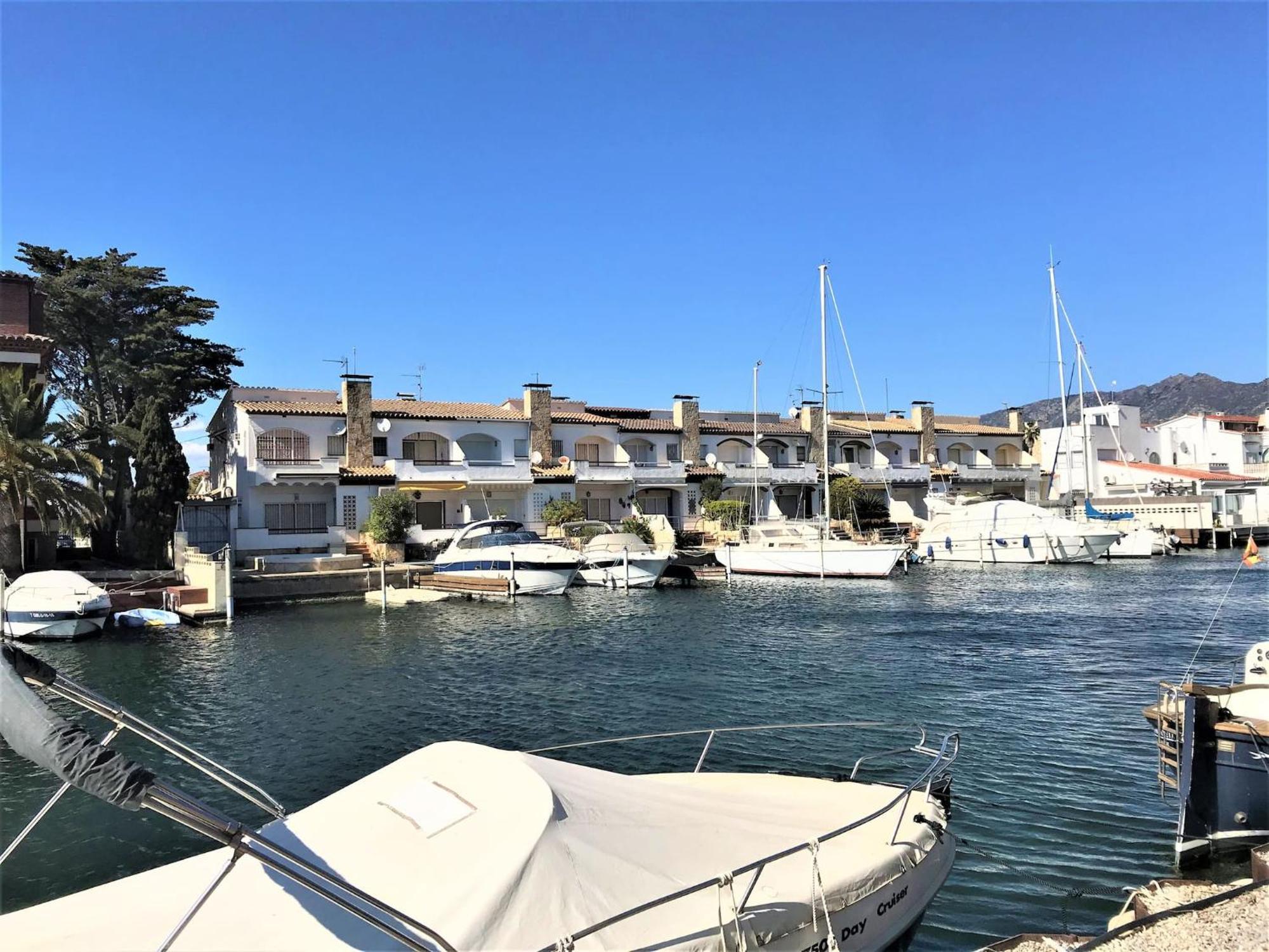 Apartamento En Roses Con Vistas Al Canal Y Piscina Exterior photo
