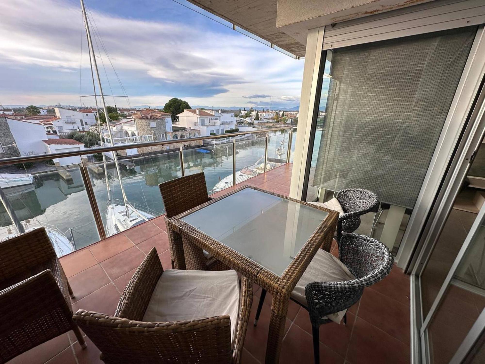 Apartamento En Roses Con Vistas Al Canal Y Piscina Exterior photo